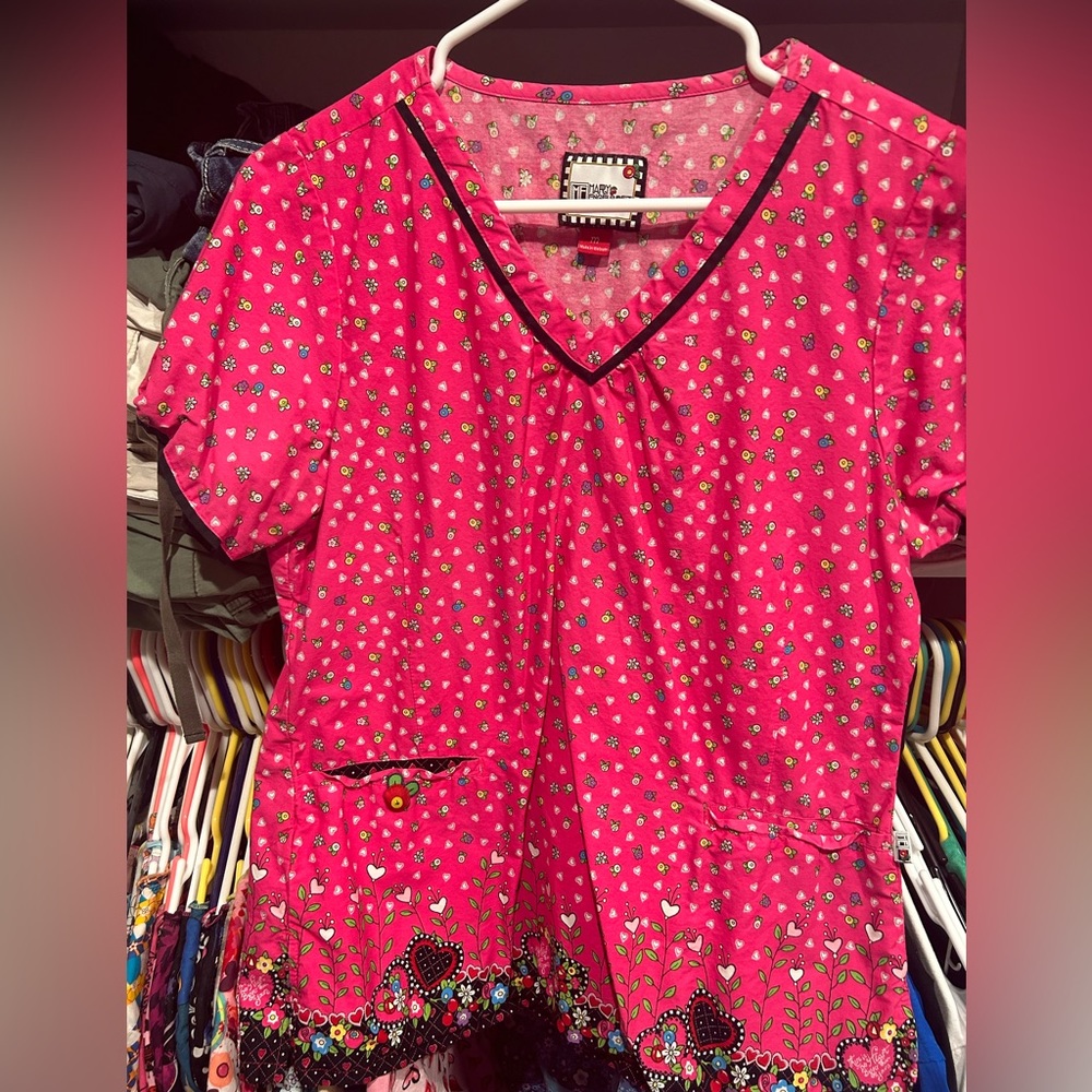 Cute Mary Engelbreit scrub top